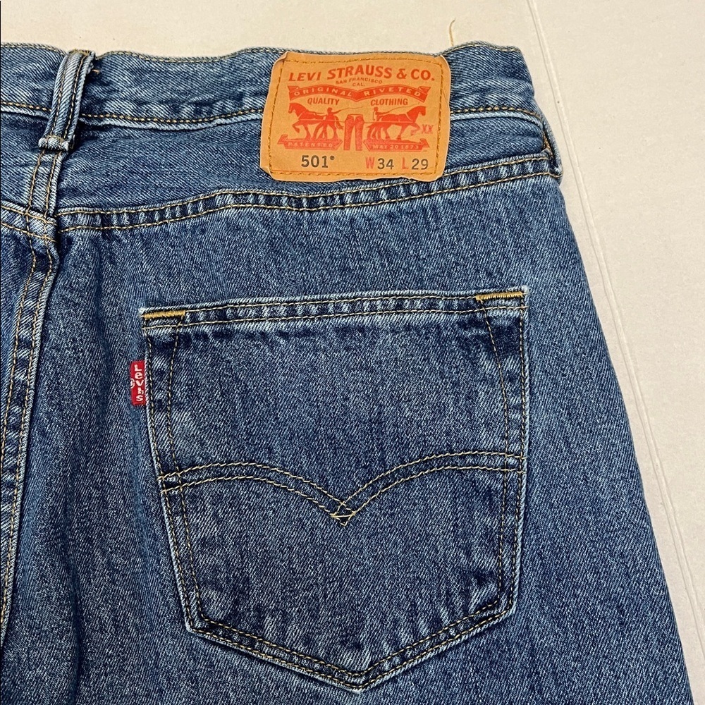 LEVI’S 501 MENS MEDIUM WASH STRAIGHT LEG JEANS 34x29 - Picture 7 of 16